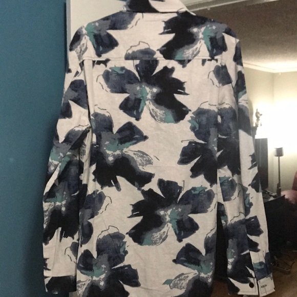 Floral button down longsleeve - Picture 3 of 3